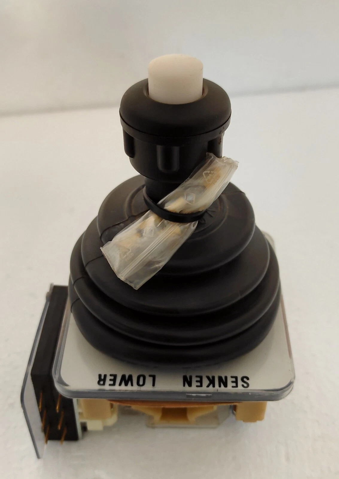 admin/uploads/uploads/tts-lmg 1210fh 110 deck crane joystick_5.webp